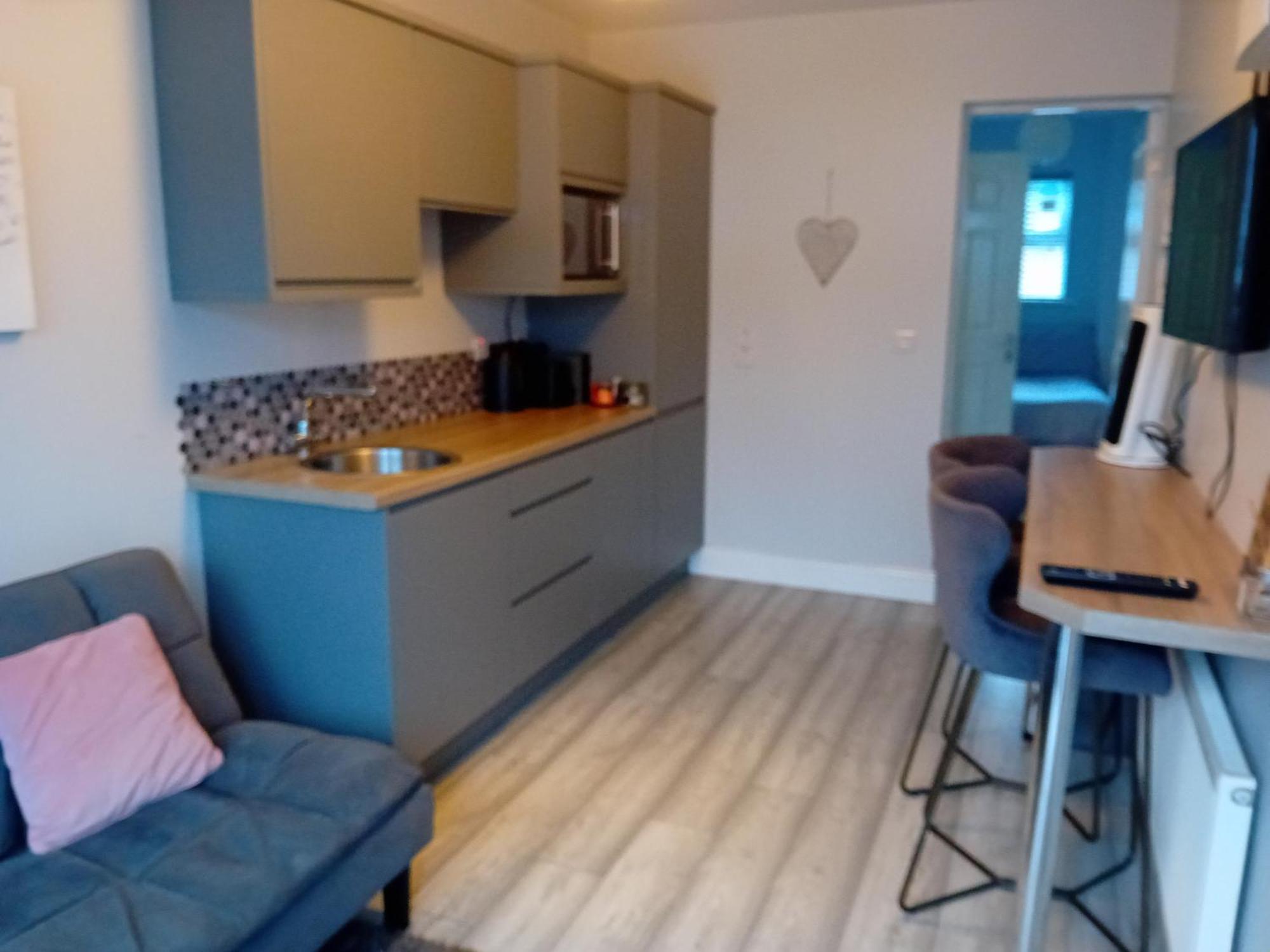Compact One Bed Apartment Near University Of Limerick Junction Exteriör bild